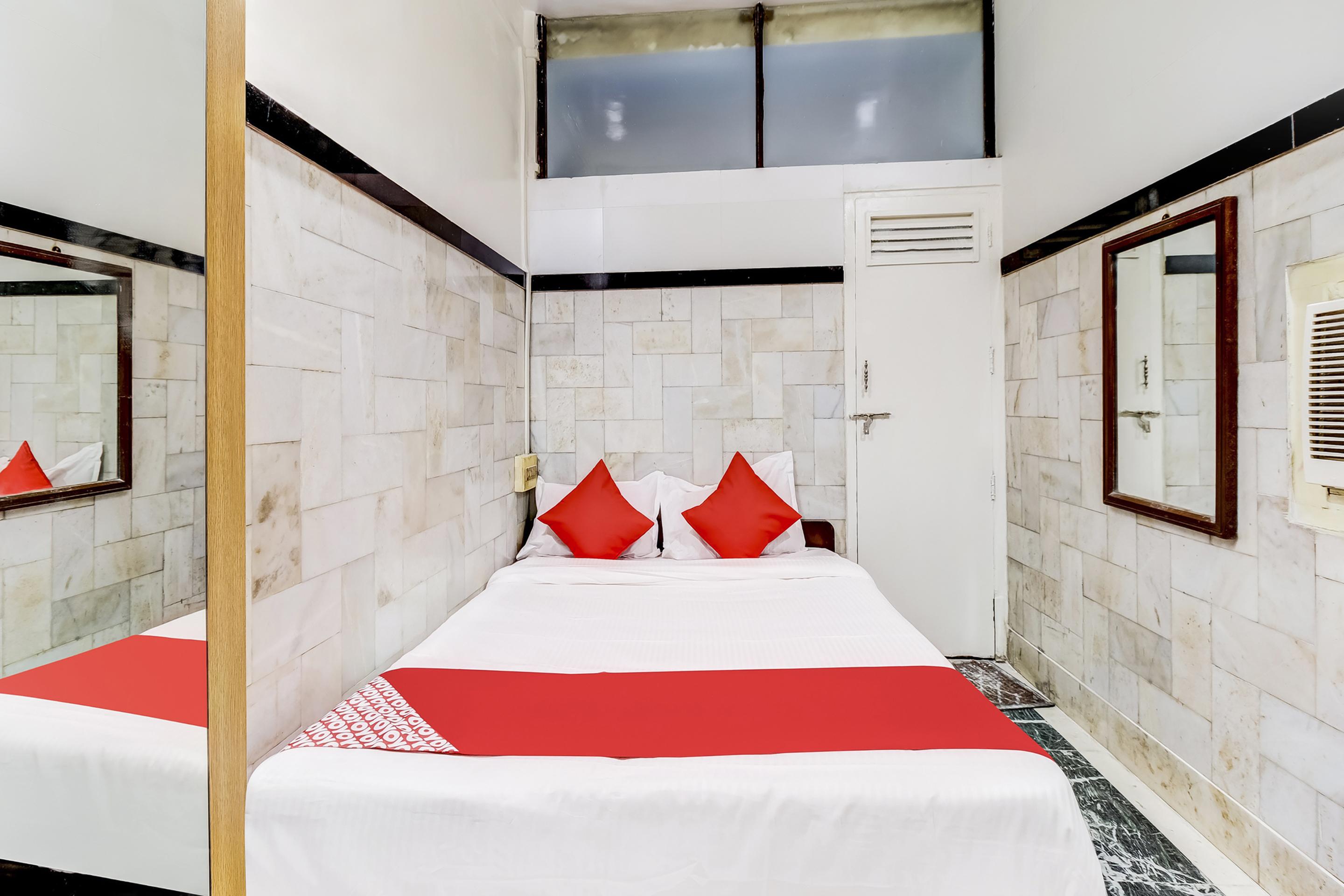 Super Oyo Hotel Dreamland 뭄바이 외부 사진
