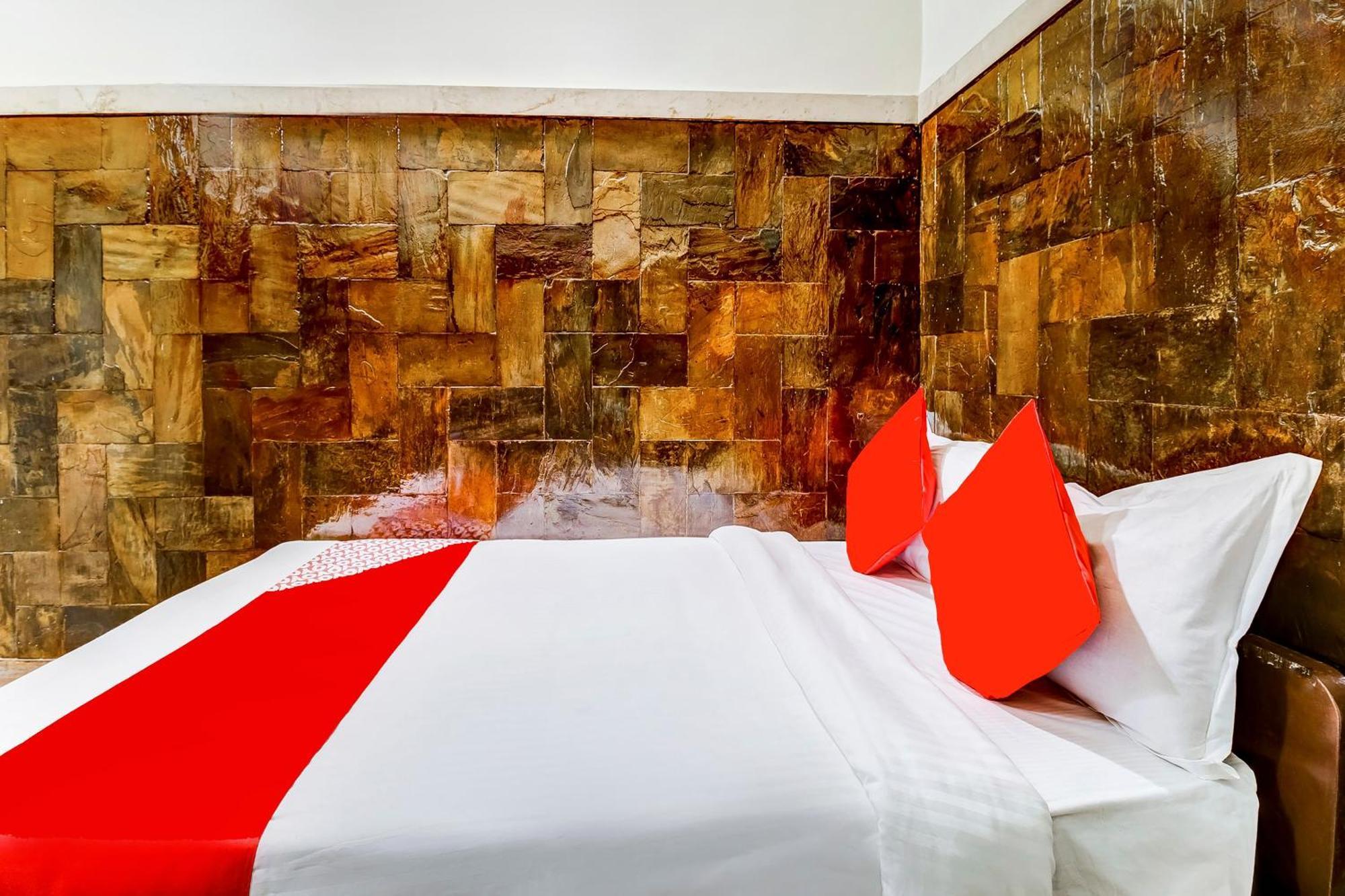 Super Oyo Hotel Dreamland 뭄바이 외부 사진