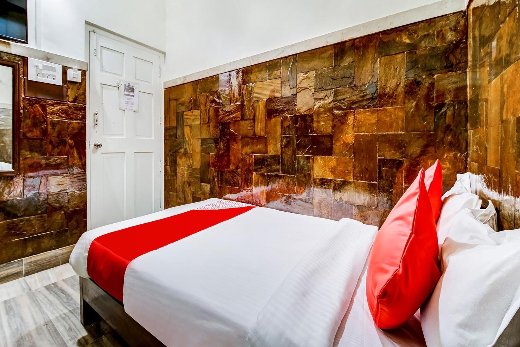 Super Oyo Hotel Dreamland 뭄바이 외부 사진