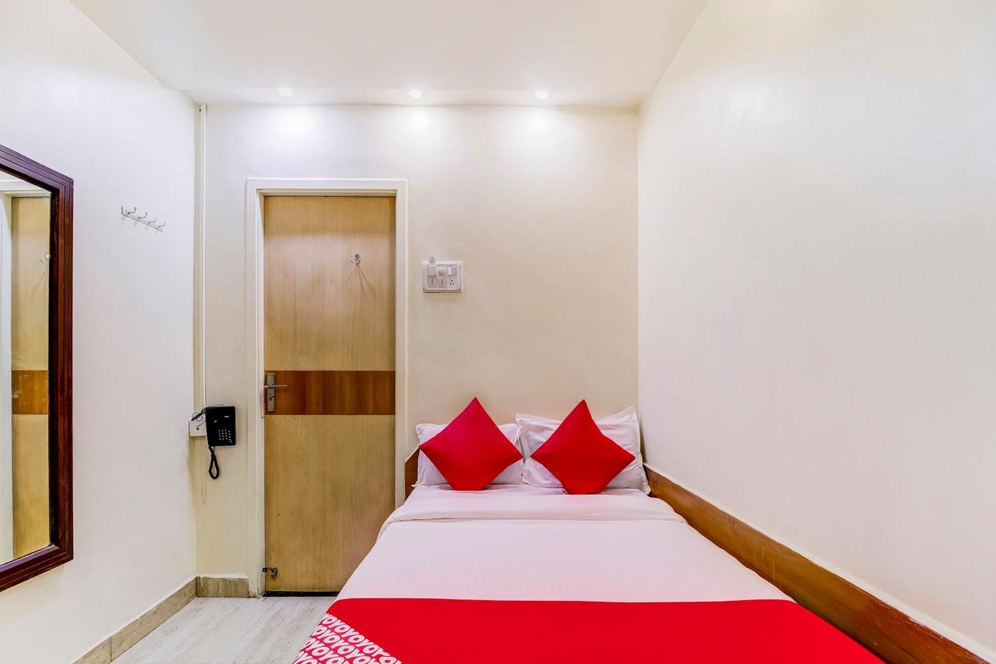 Super Oyo Hotel Dreamland 뭄바이 외부 사진