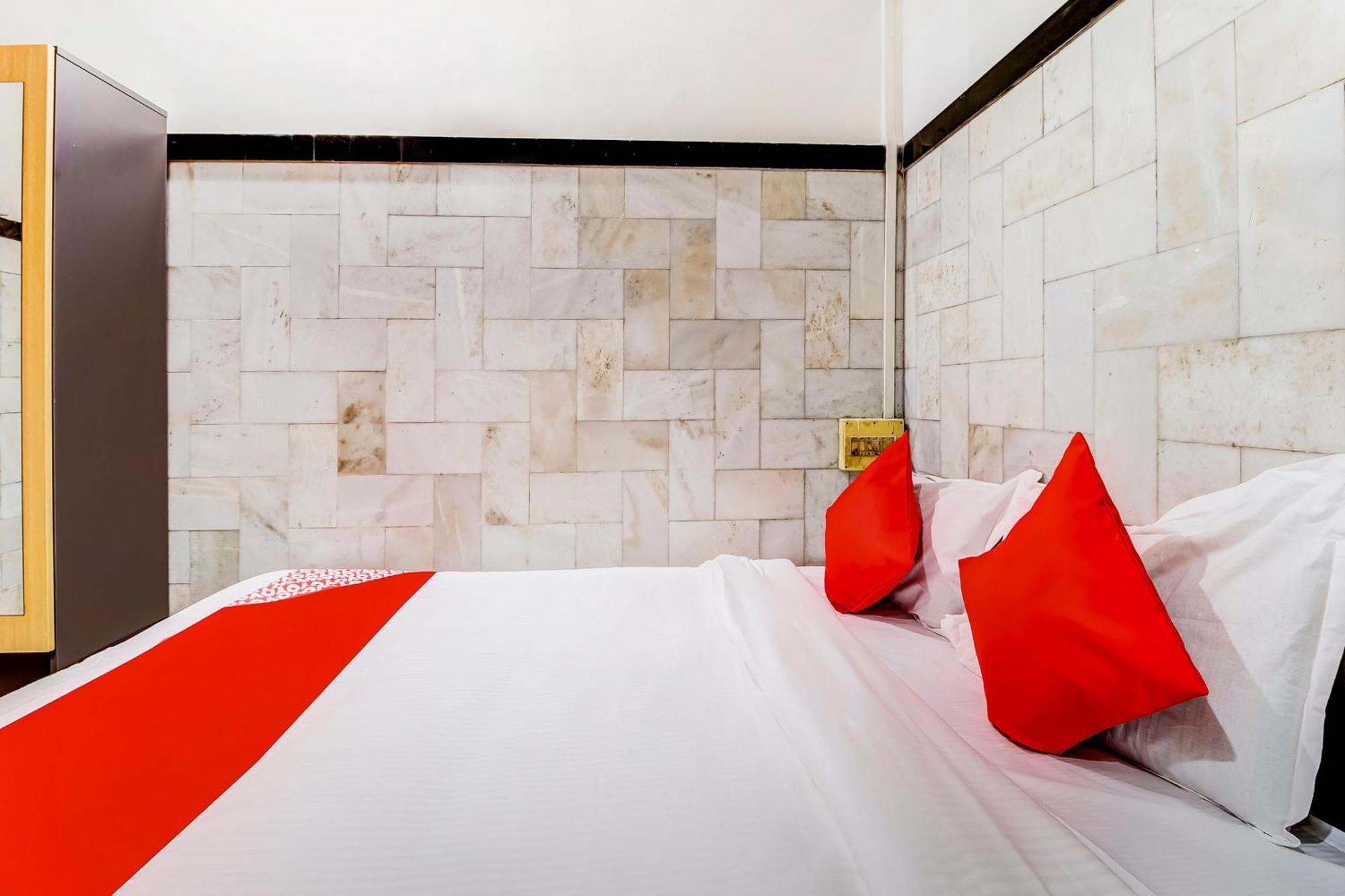 Super Oyo Hotel Dreamland 뭄바이 외부 사진